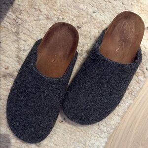 Jenni Kayne Cabin Moc Clog Charcoal 36 Wool Mules
